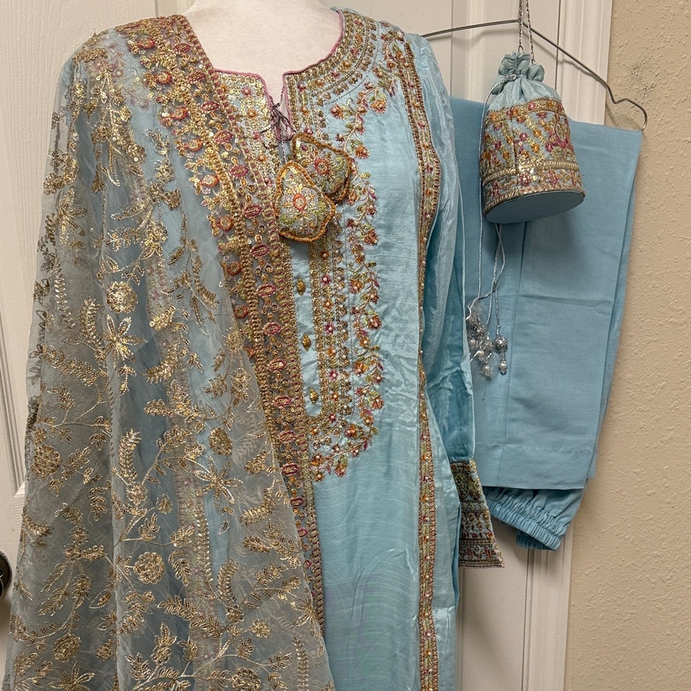 New Pakistani Indian Elegant Embroidered Blue shalwar kameez #806 - Picture 5 of 11